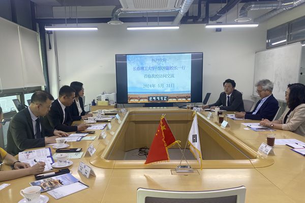 副校长付跃刚会见韩国全北大学副校长赵花林等人_副本.jpg
